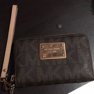 Michael kors wristlet